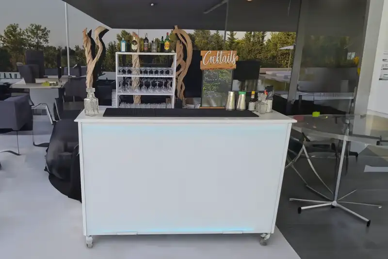 white bar