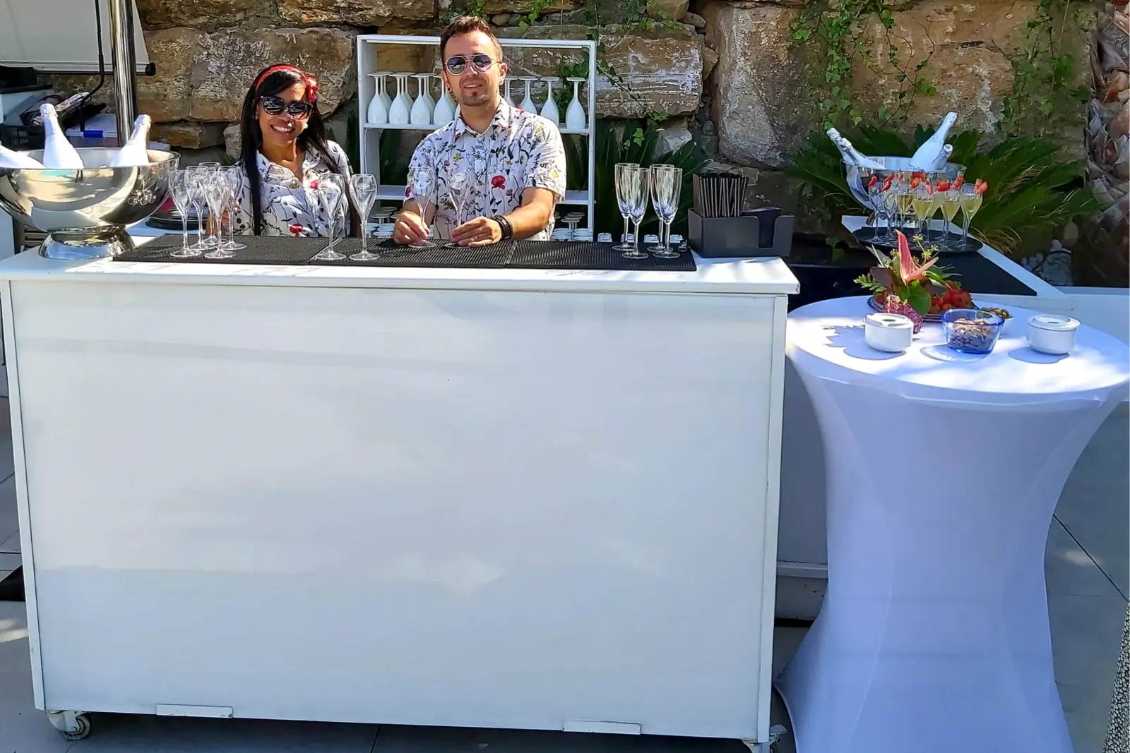 white bar
